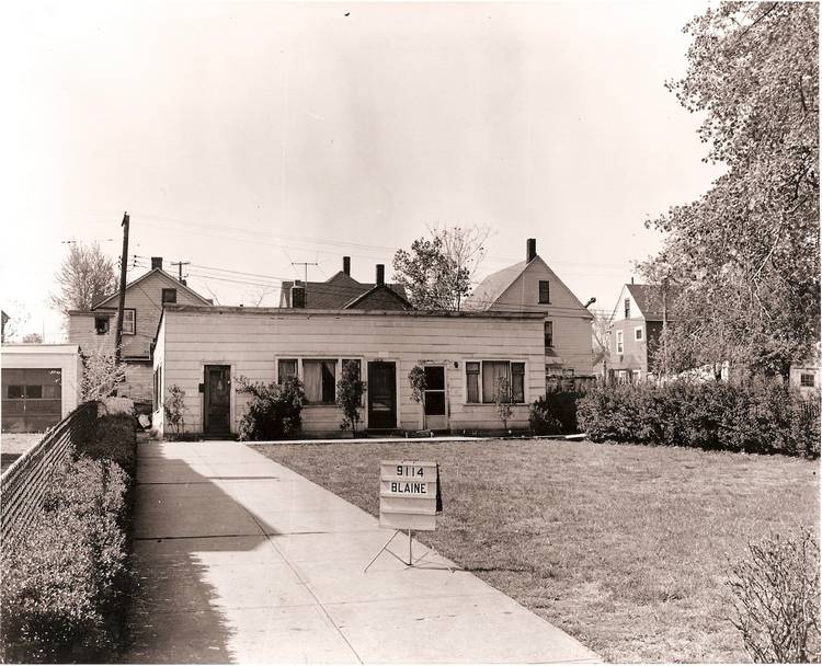 During her early childhood, Williams lived  with her nine sibling at 9114 Blaine Ave.